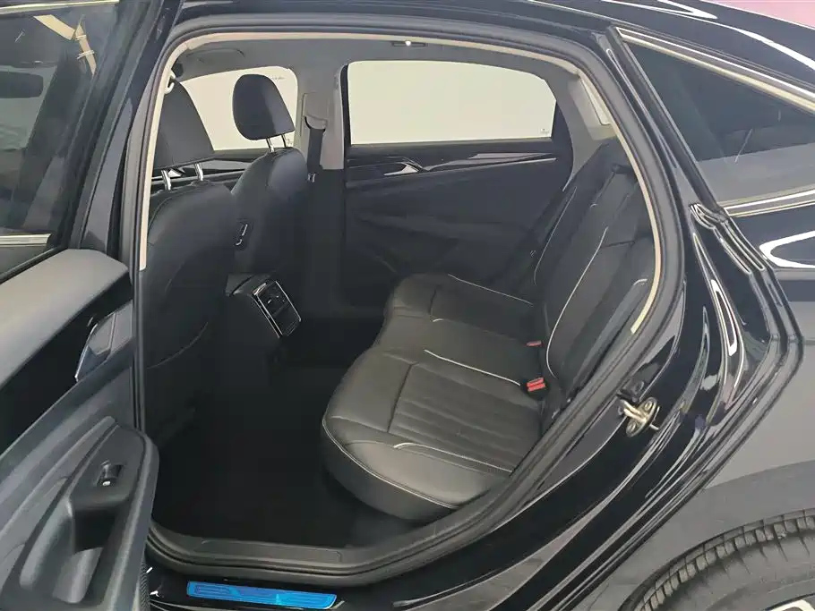 VOLKSWAGEN PASSAT 2022