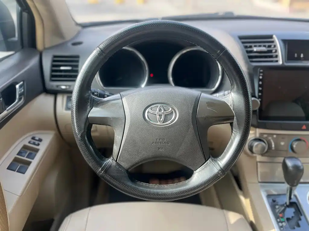 TOYOTA HIGHLANDER 2013