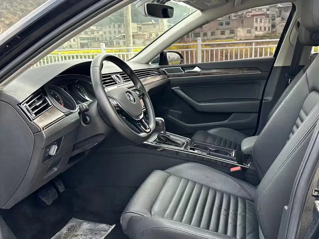 VOLKSWAGEN MAGOTAN 2020
