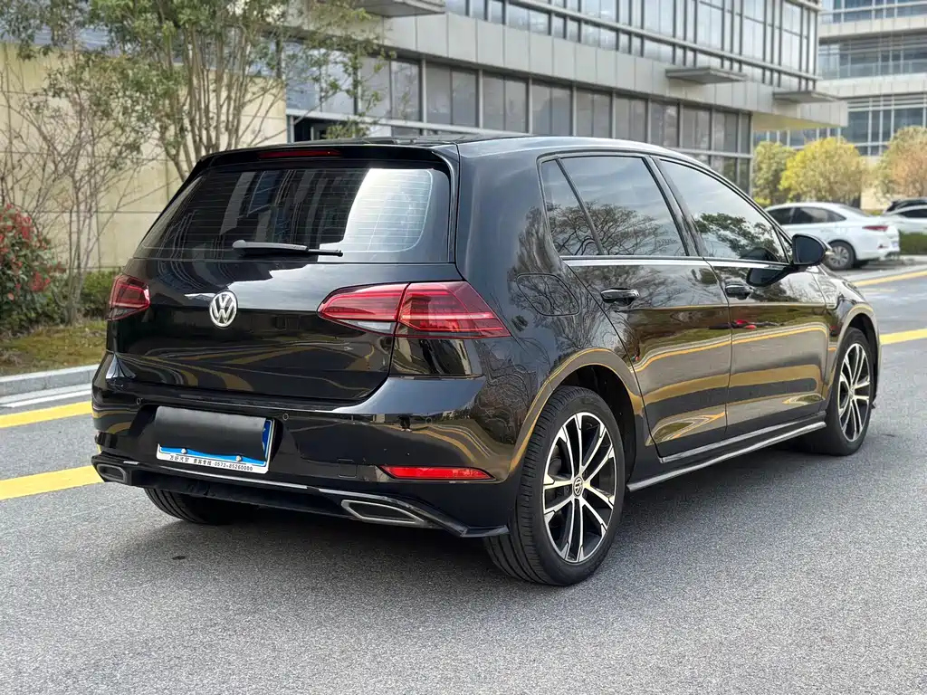 VOLKSWAGEN GOLF 2018