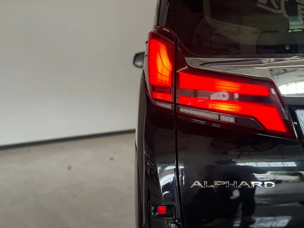 TOYOTA ALPHARD 2018