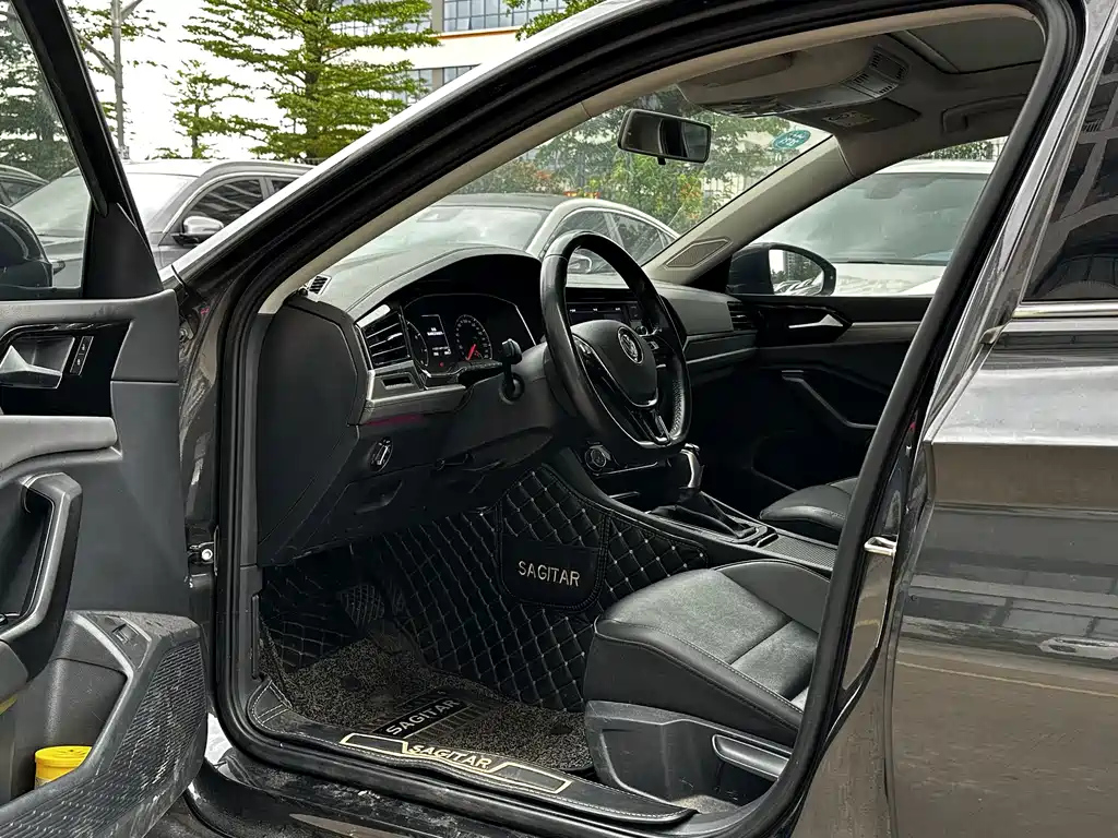 VOLKSWAGEN SAGITAR 2020