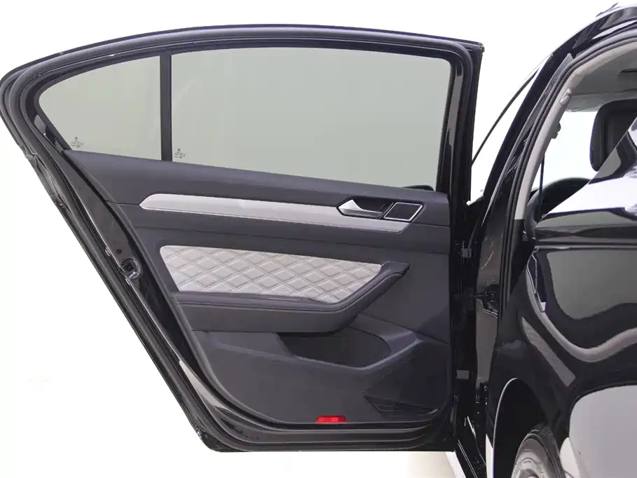 VOLKSWAGEN MAGOTAN 2023