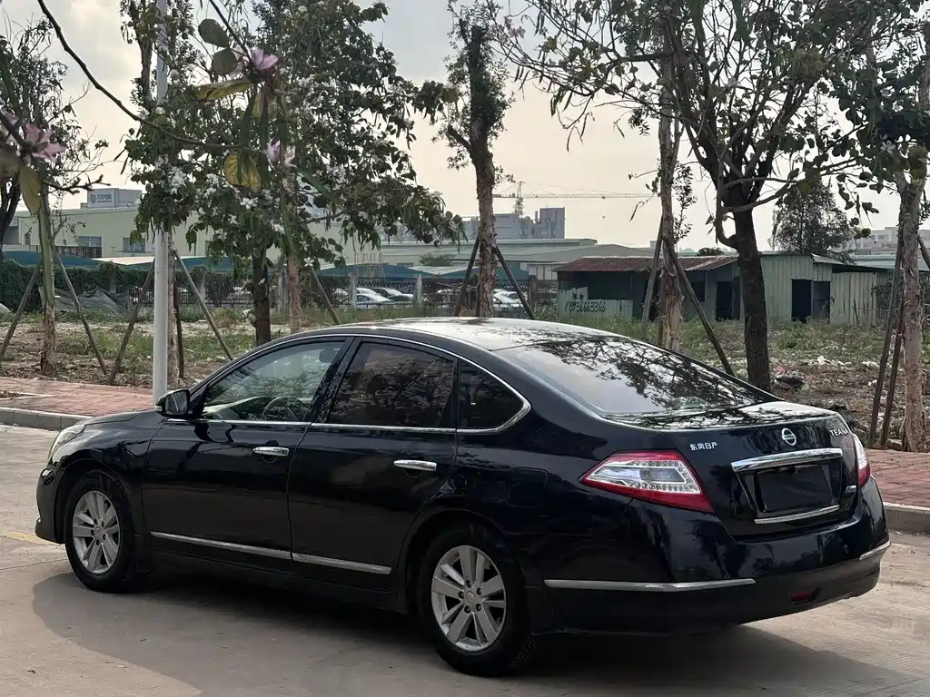 NISSAN TEANA 2011