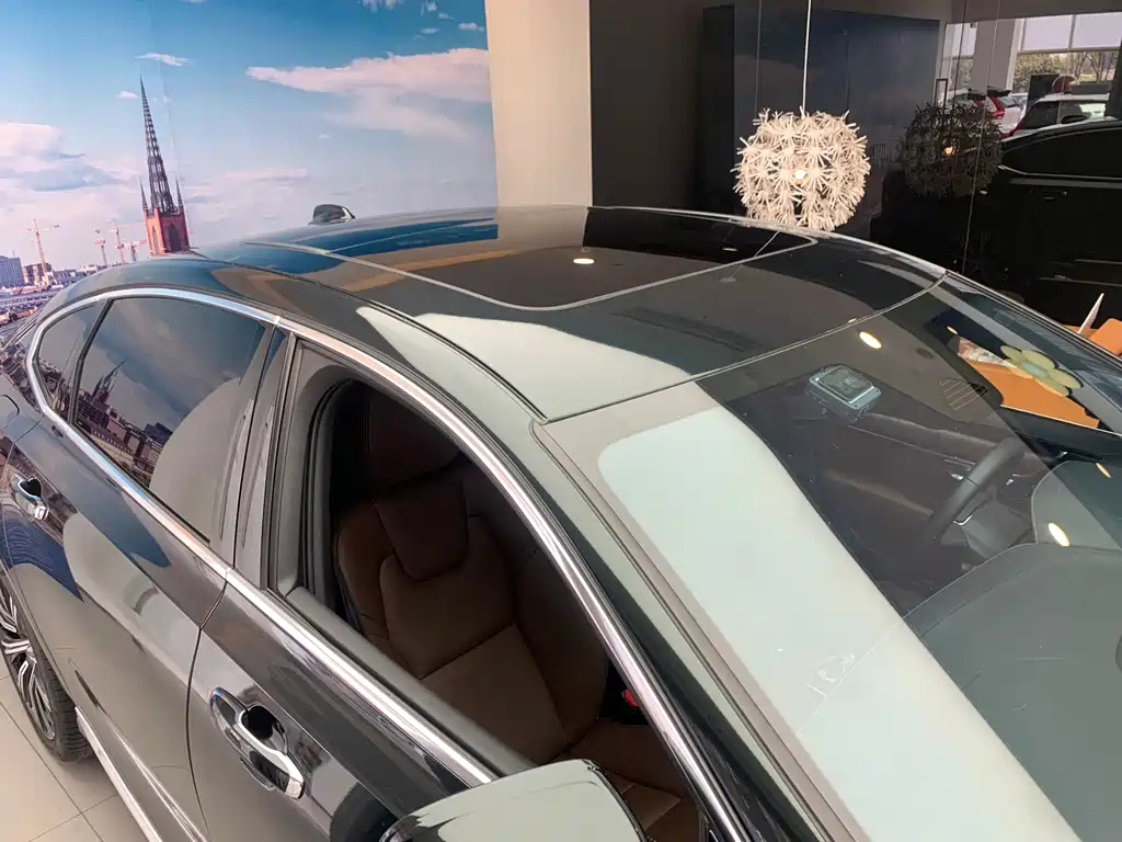 VOLVO S90 2023