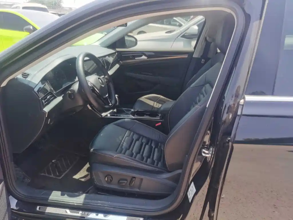 VOLKSWAGEN PASSAT 2021