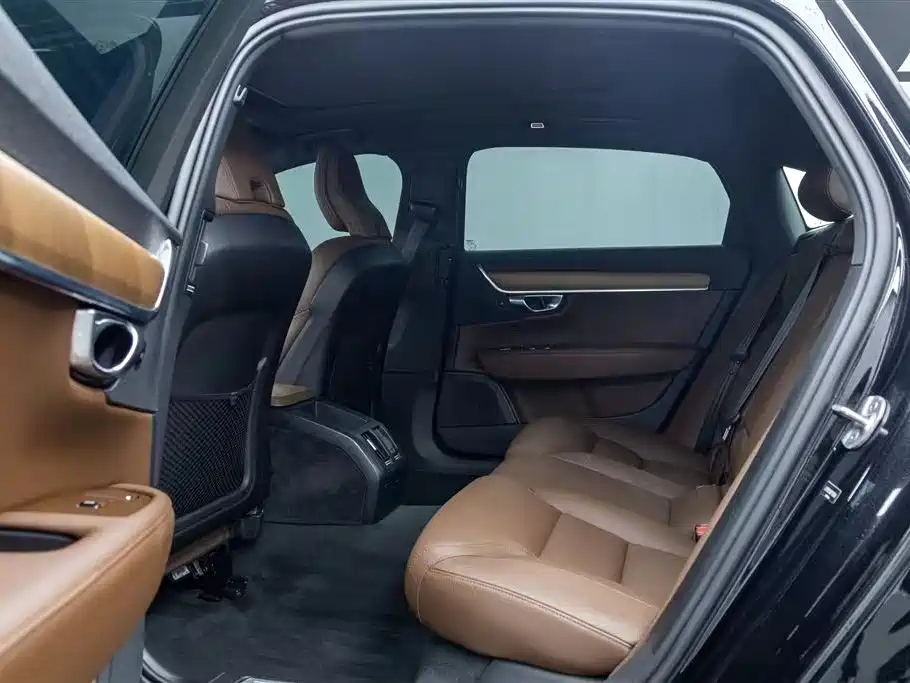 VOLVO S90 2022
