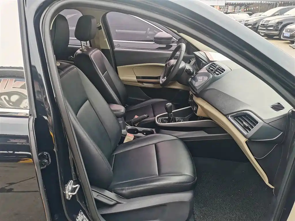 FORD ESCORT 2015
