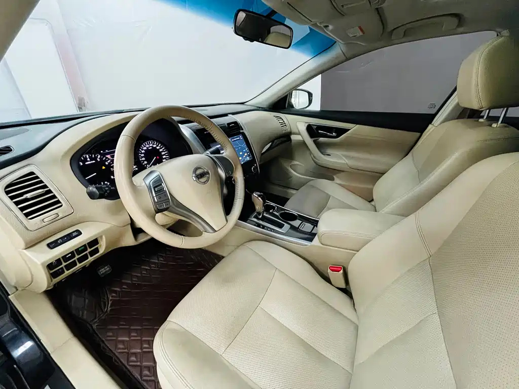 NISSAN TEANA 2015
