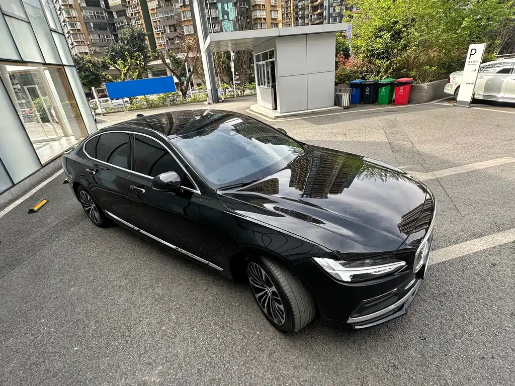 VOLVO S90 2022