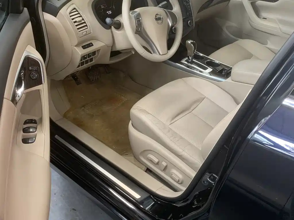 NISSAN TEANA 2015