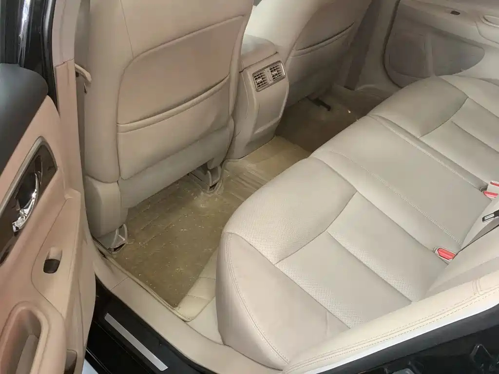 NISSAN TEANA 2015