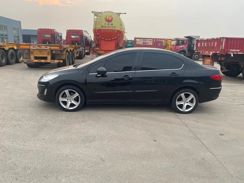 PEUGEOT 408 2012