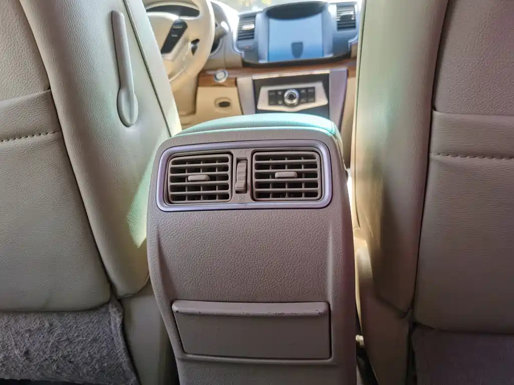 NISSAN TEANA 2011