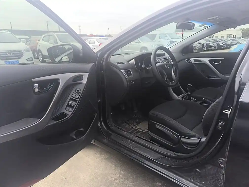 HYUNDAI ELANTRA 2012