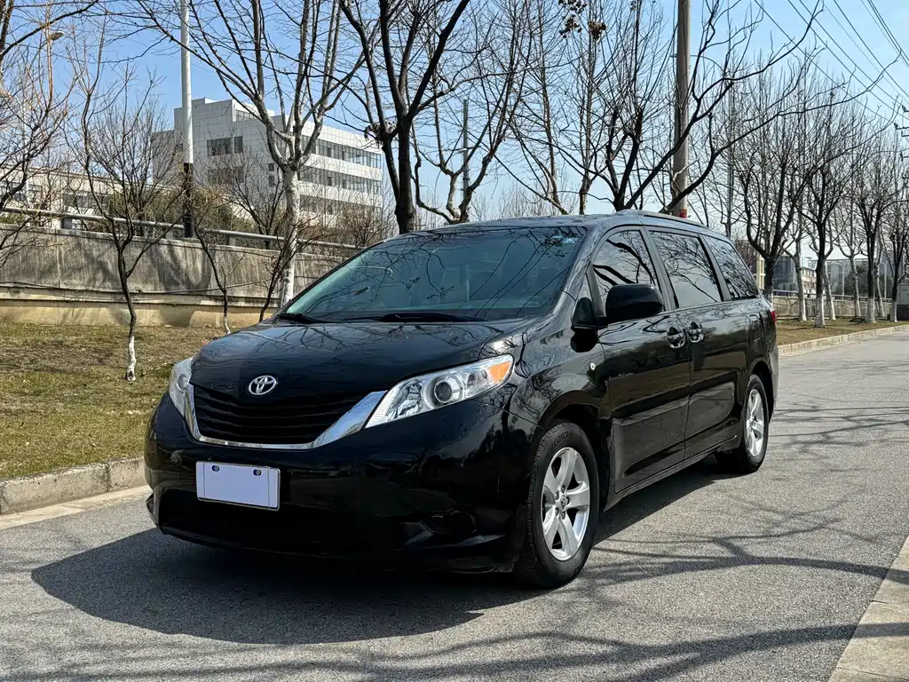 Аукционный лист TOYOTA SIENNA 2017