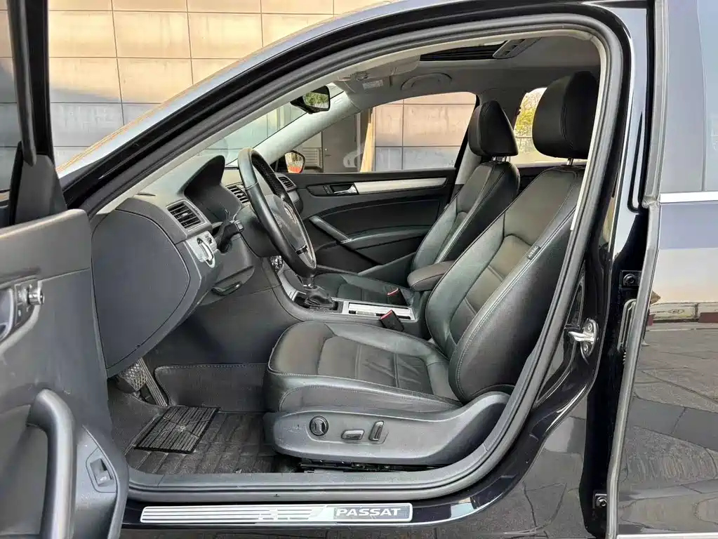 VOLKSWAGEN PASSAT 2016