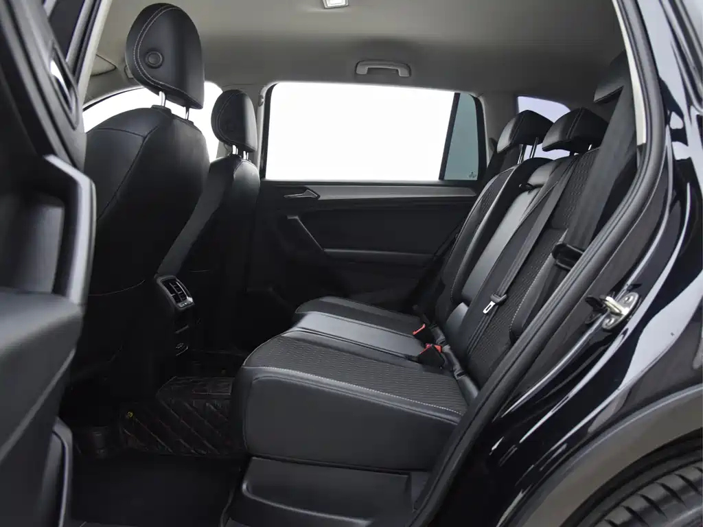 VOLKSWAGEN TIGUAN L 2021