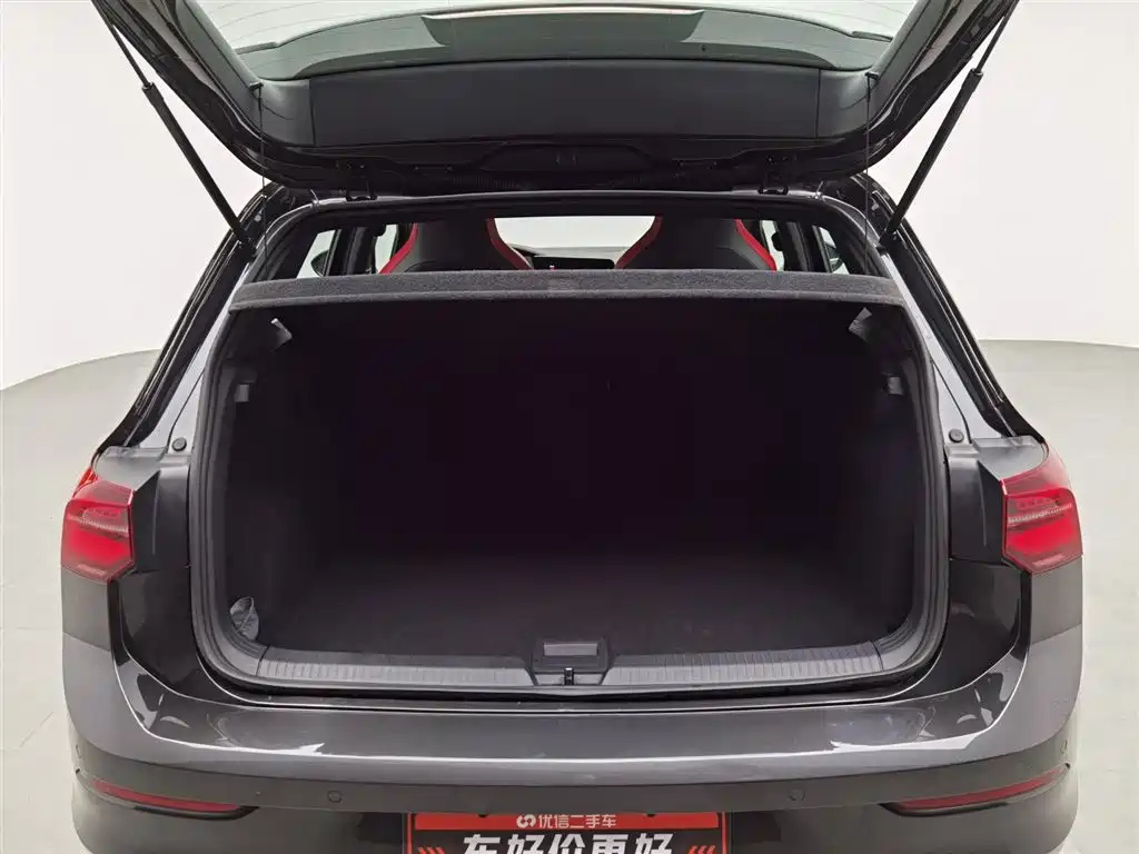 VOLKSWAGEN GOLF 2022