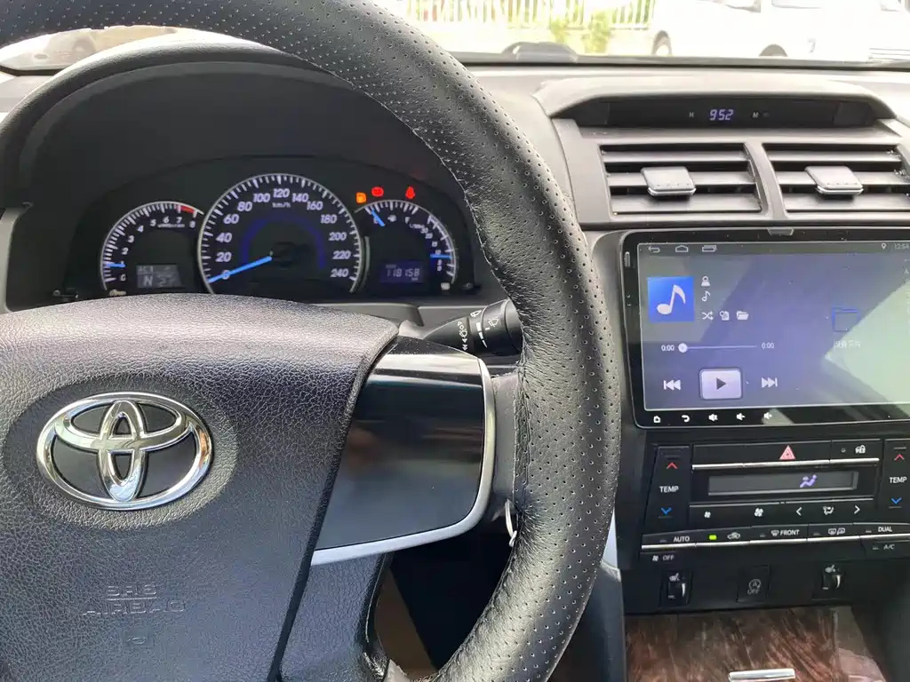 TOYOTA CAMRY 2016