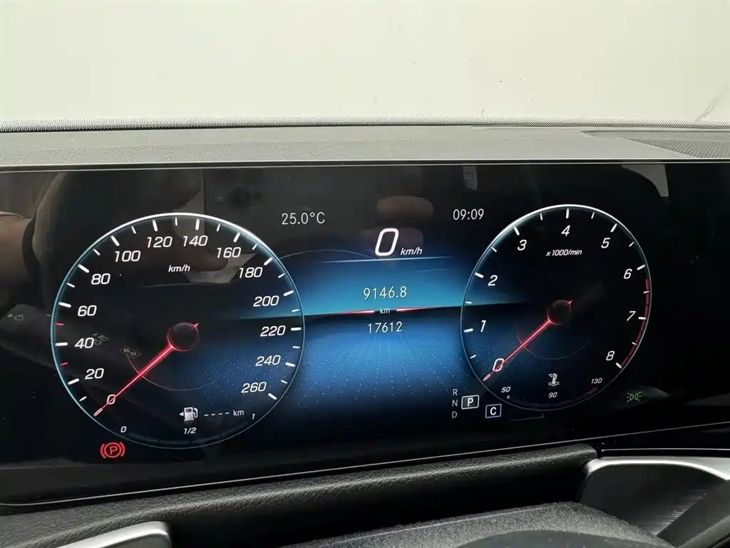 MERCEDES BENZ GLB 2023