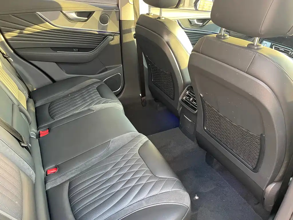 HONGQI HS5 2023