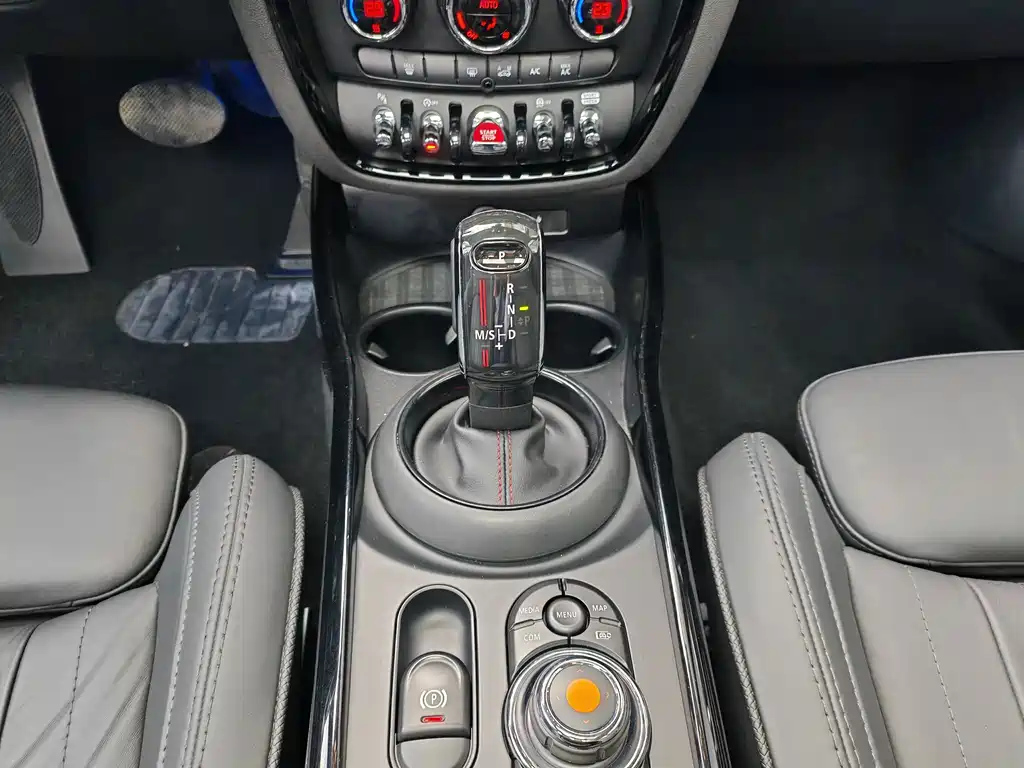 MINI CLUBMAN 2021