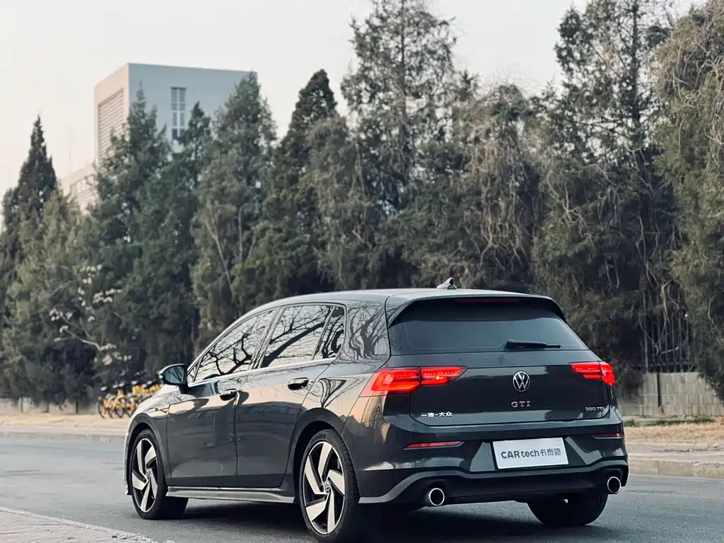 VOLKSWAGEN GOLF 2022