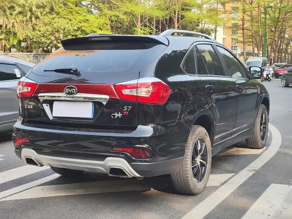 BYD S7 2015