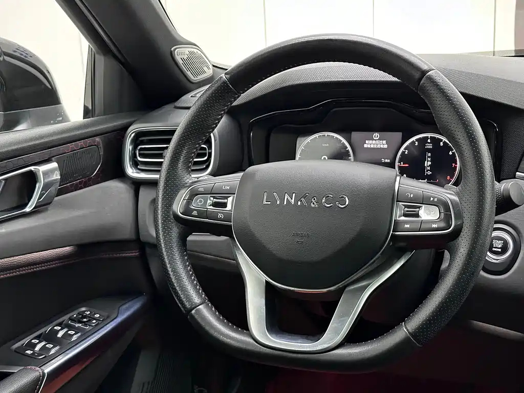 LYNK&CO 03 2020