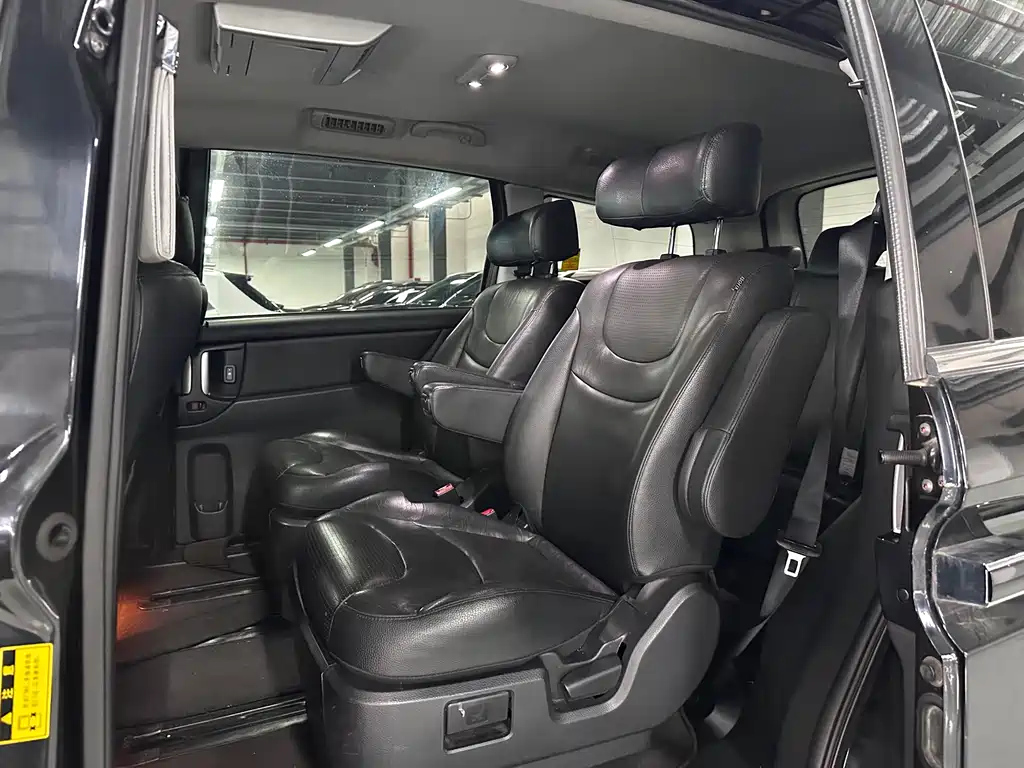 LUXGEN BIG 7 MPV 2013