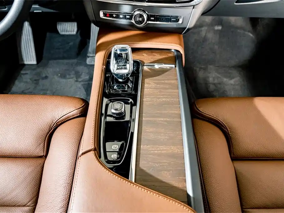 VOLVO S90 2023