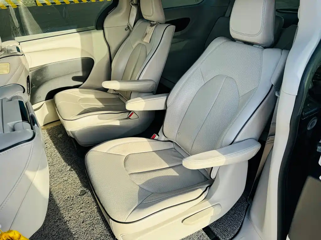 CHRYSLER OTHER 2018