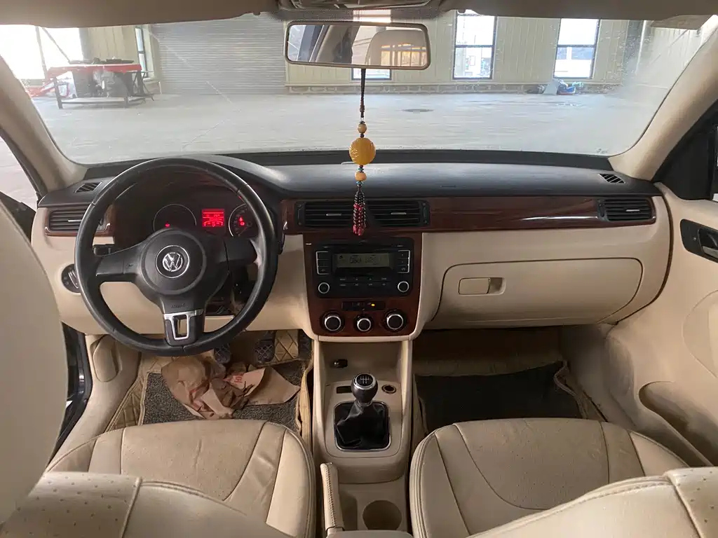 VOLKSWAGEN BORA 2011