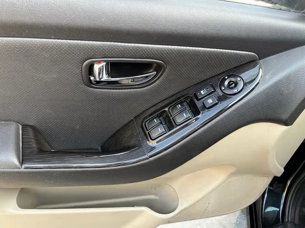 HYUNDAI CELESTA 2012