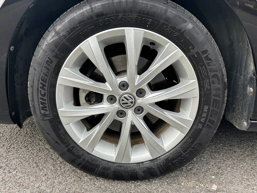 VOLKSWAGEN LAVIDA 2018
