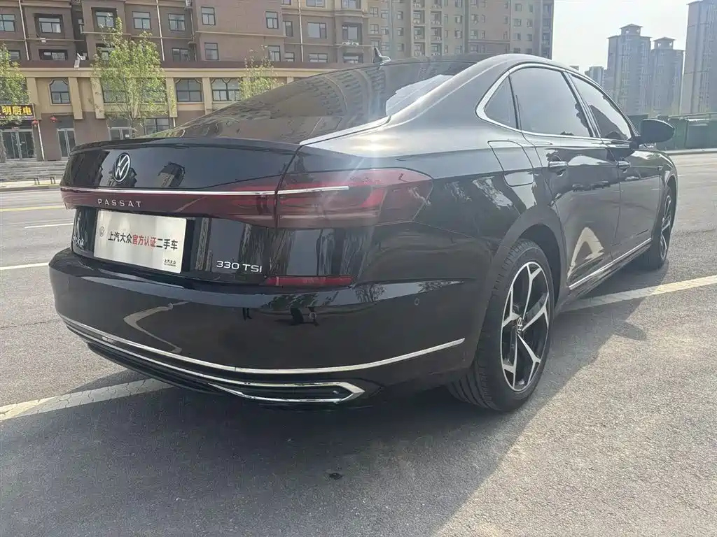 VOLKSWAGEN PASSAT 2023