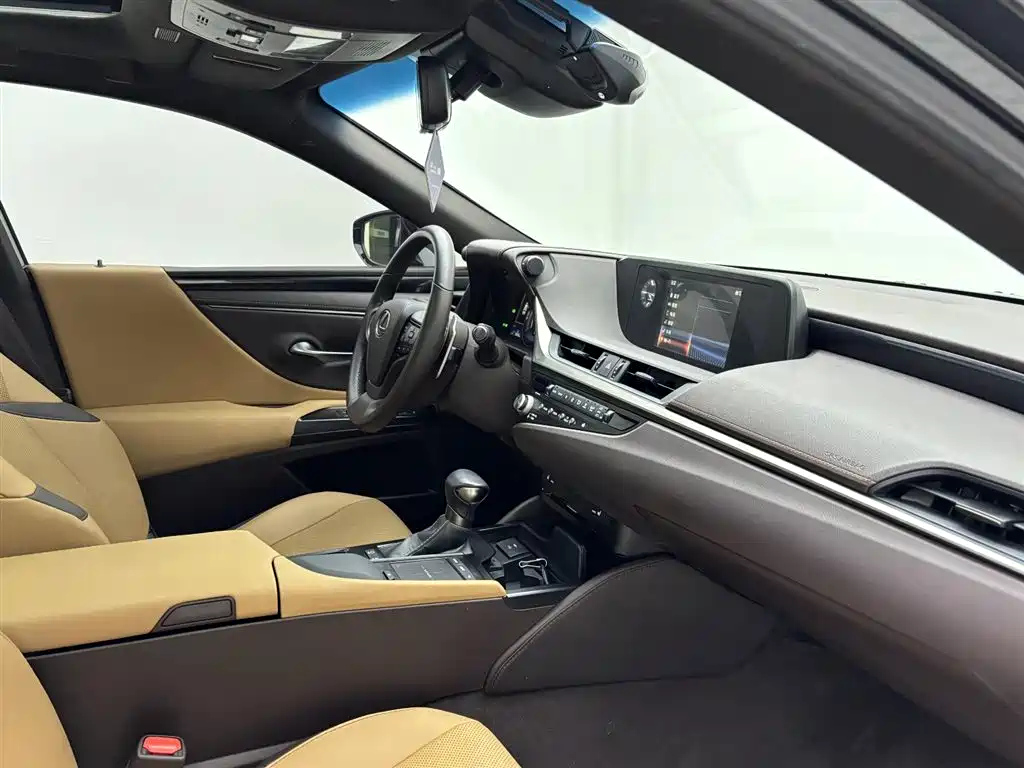 LEXUS ES 2021