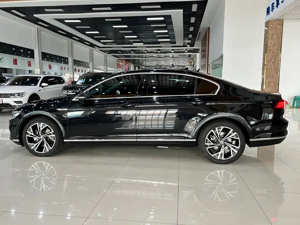 VOLKSWAGEN MAGOTAN 2022