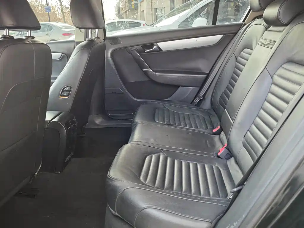 VOLKSWAGEN MAGOTAN 2014