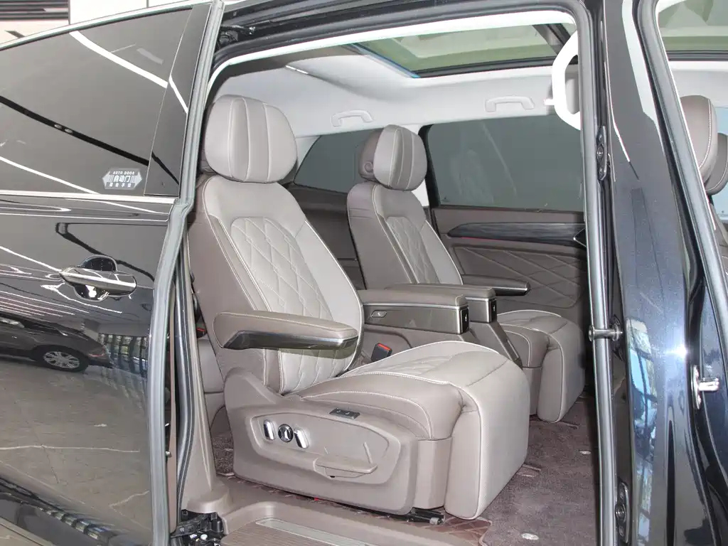 VOLKSWAGEN VILORAN 2023