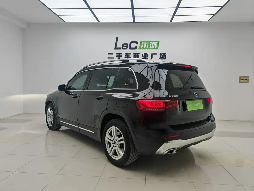 MERCEDES BENZ GLB 2023