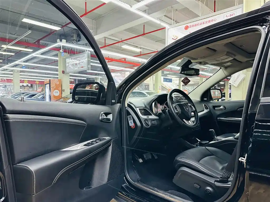 DODGE JCUV 2015