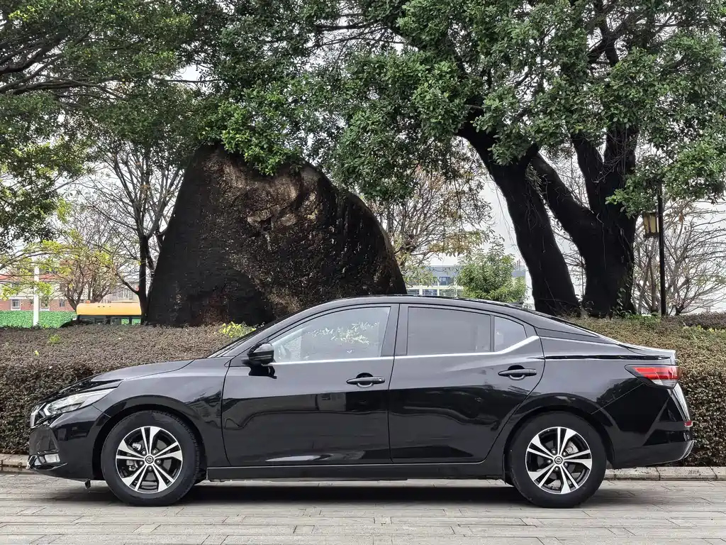 NISSAN SYLPHY 2020