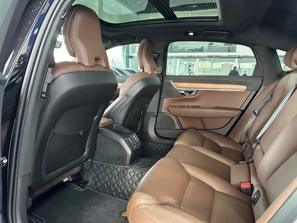 VOLVO S90 2022