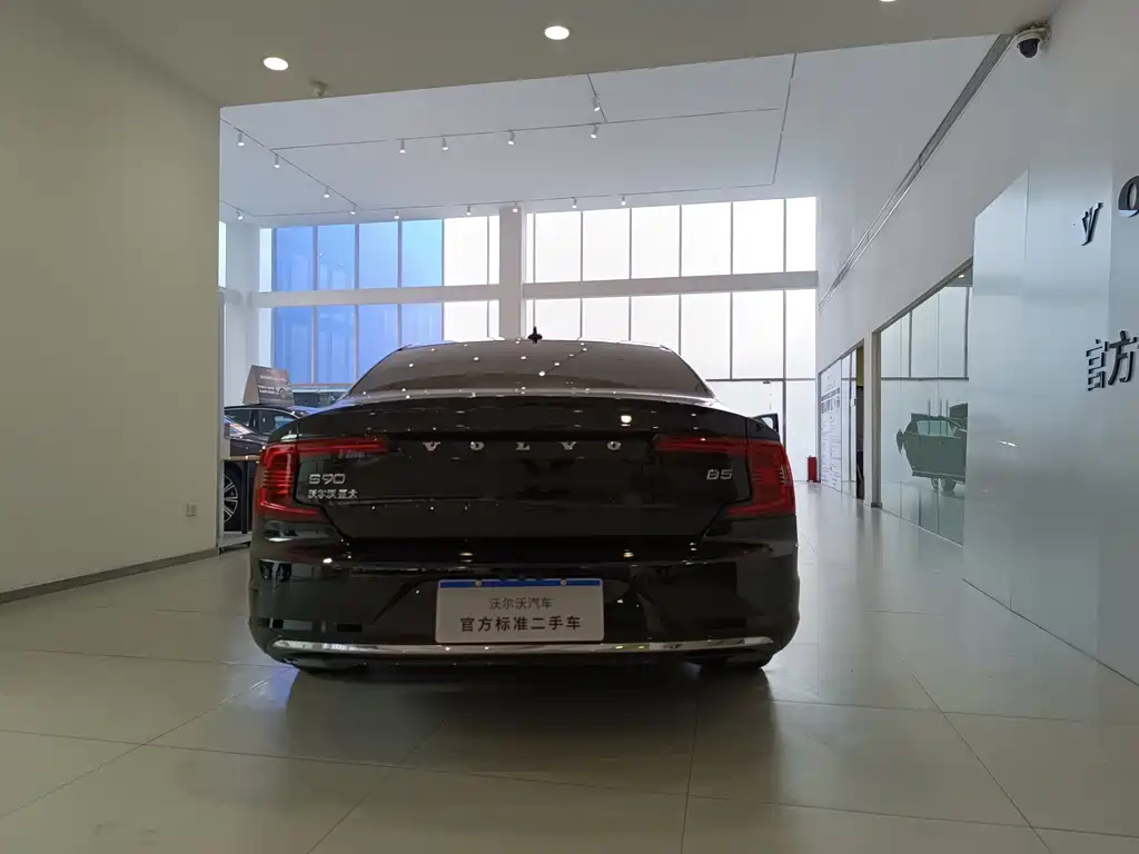 VOLVO S90 2022