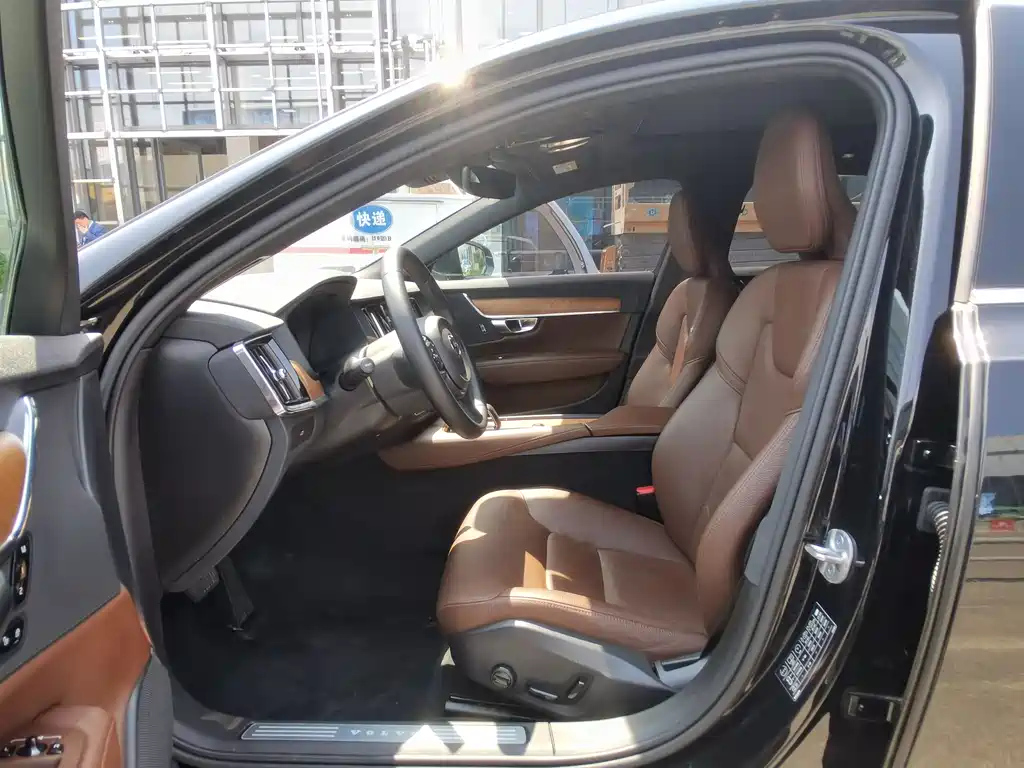 VOLVO S90 2022
