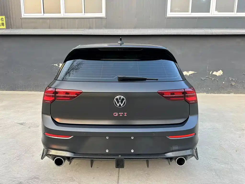 VOLKSWAGEN GOLF 2023