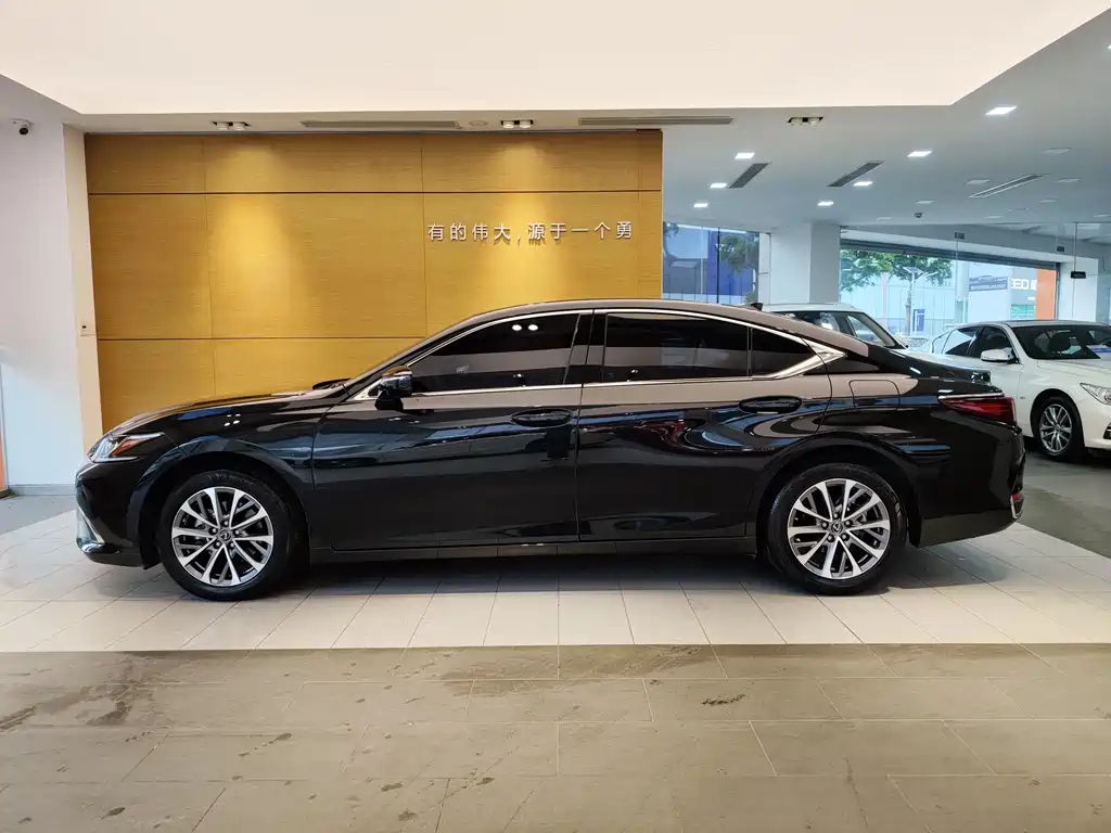 LEXUS ES 2023