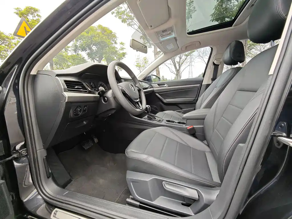 VOLKSWAGEN LAVIDA 2020